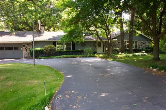 21855 W Amor Dr., New Berlin, WI 53146