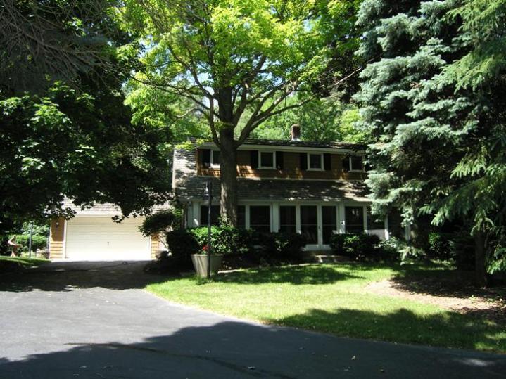 500 Sunny Slope Rd, Elm Grove, WI 53122