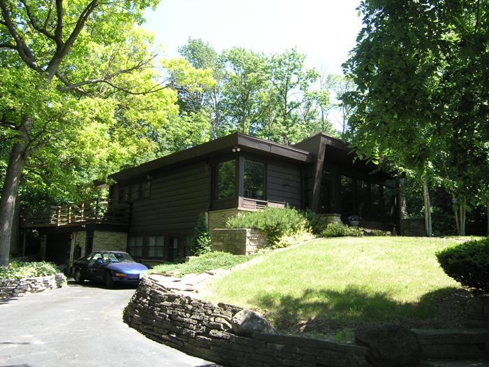 600 Sunny Slope Rd, Elm Grove, WI 53122