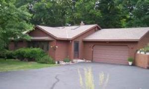 328 Kettle Ct., Slinger, WI 53086