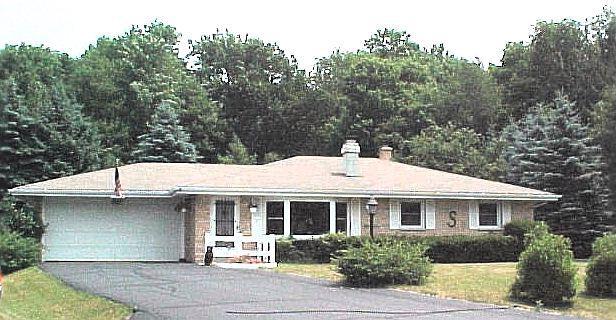 543 Oakview Dr., Slinger, WI 53086