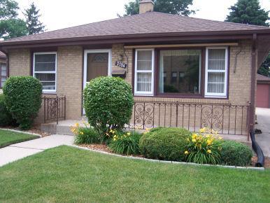 2704 Mitchell St., Racine, WI 53403