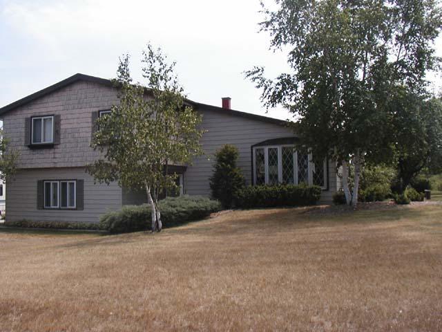 N20W24775 Sunnyridge Ln, Pewaukee, WI 53072