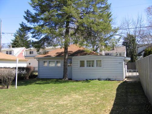 4852 N Mohawk Ave., Glendale, WI 53217