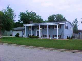 2919 Robin Hood Dr, La Crosse, WI 54601