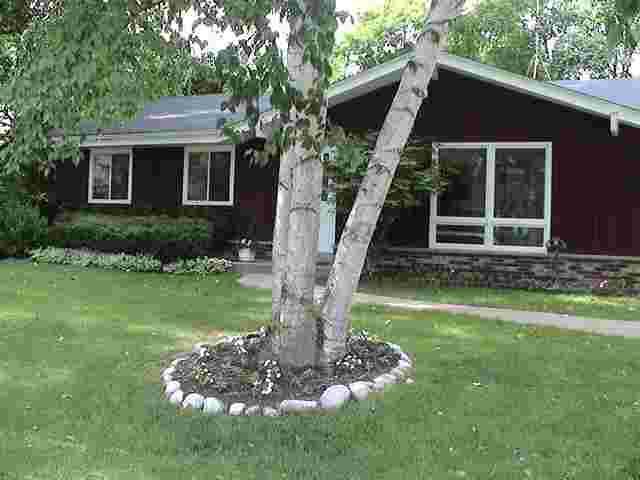 1636 W Fairfield Ct, Glendale, WI 53209