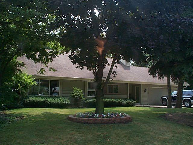 3720 S Maplewood, New Berlin, WI 53151