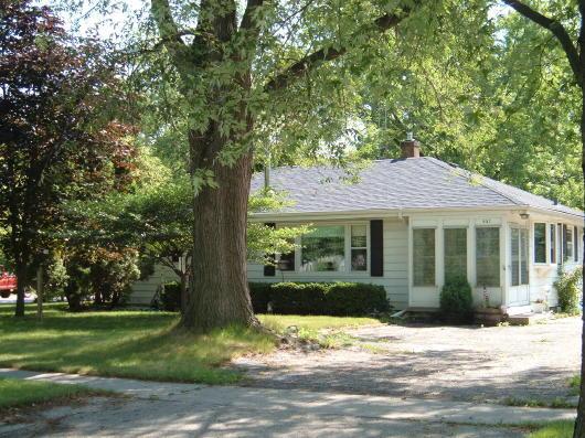 937 N Oakwood Ave., Oconomowoc, WI 53066