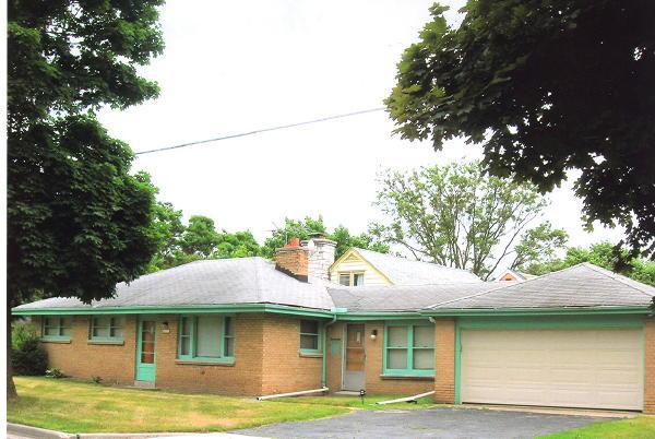 10111 W Melvina St, Wauwatosa, WI 53222