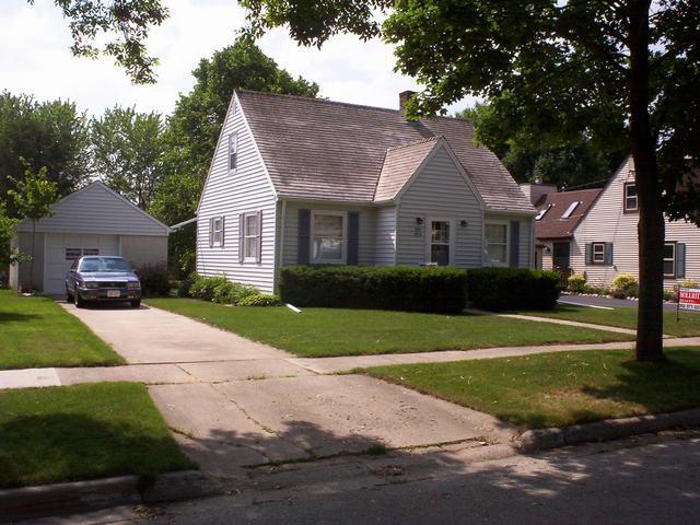 W63 N375 Hillcrest  Ave., Cedarburg, WI 53012