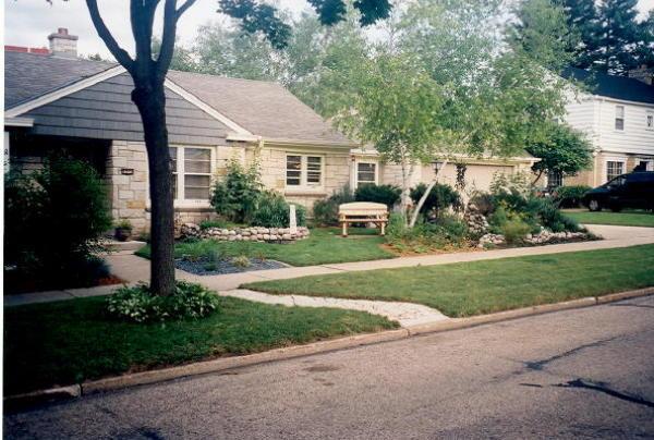 2572 N 95th St., Wauwatosa, WI 53226