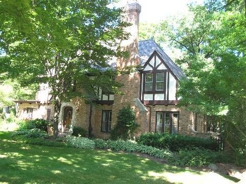 1520 Sunset Dr., Elm Grove, WI 53122