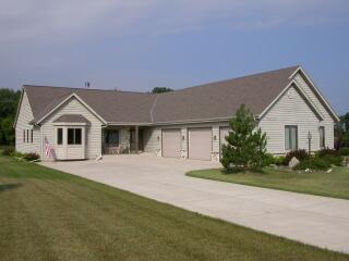 725 Charolais Dr., Slinger, WI 53086