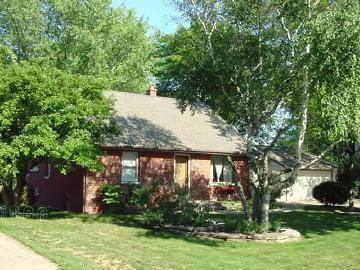 2006 N 119th St, Wauwatosa, WI 53226