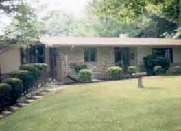 5326 Woodland Summit, West Bend, WI 53095