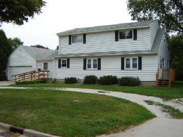 812 S 121st St, West Allis, WI 53214