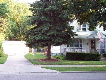 6823 Auburn Ave., Wauwatosa, WI 53213