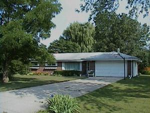 2044 East Ln., New Berlin, WI 53146