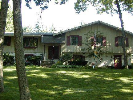 21601 W Lochinvar Ln., New Berlin, WI 53146