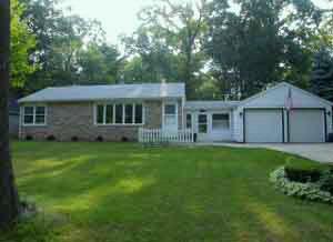 1418 N 123rd St, Wauwatosa, WI 53226