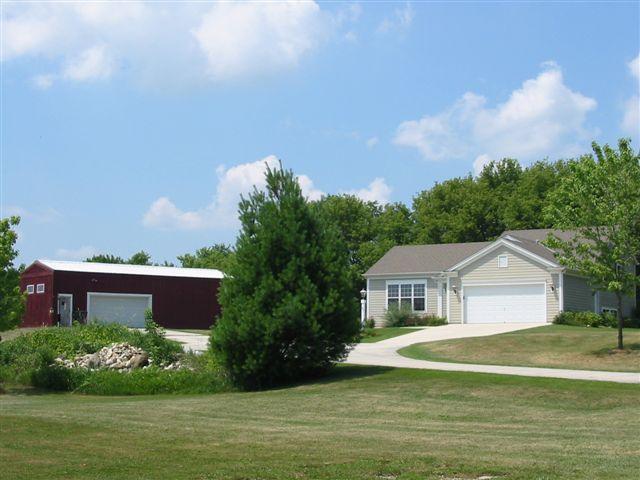 W256S5121 Oakdale Dr., Waukesha, WI 53189