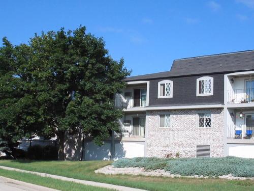 121 W North St. #42, Waukesha, WI 53188