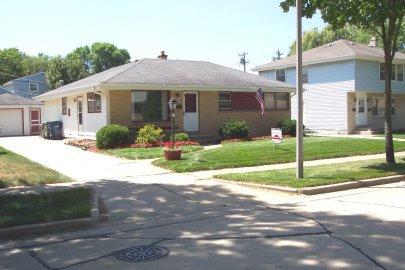 10419 W Rohr Ave, Milwaukee, WI 53225