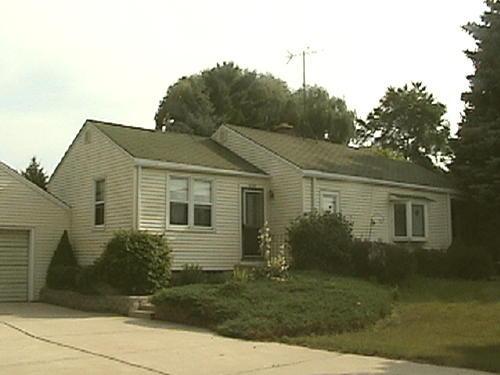 3722 E Oakwood, Milwaukee, WI 53154