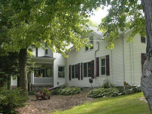 w1443 Roosevelt Rd., Ashippun, WI 53066