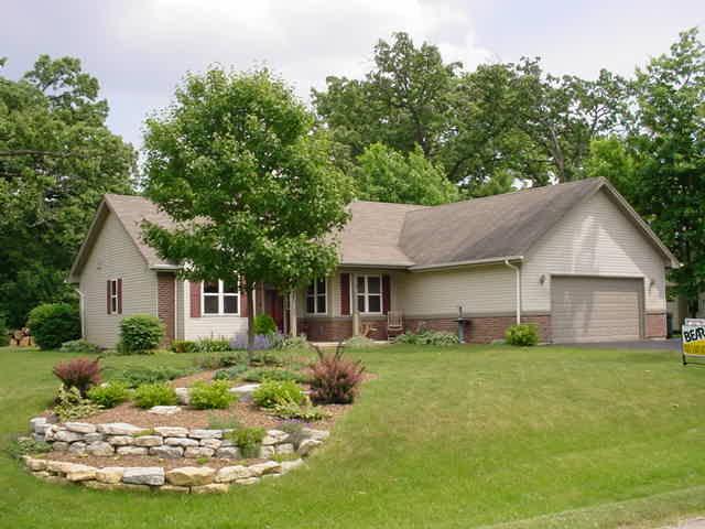 798 4th Ct., Silver Lake, WI 53170