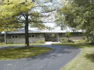 12123 N Lakeshore Dr, Mequon, WI 53092