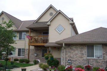 211 W Oak Leaf Dr. #4, Oak Creek, WI 53154
