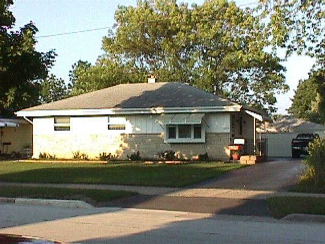 1725 Cleveland, Racine, WI 53405