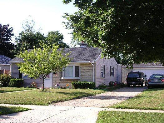 613 Hillcrest, West Bend, WI 53095