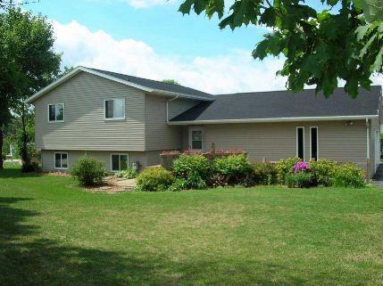 2091 Zuern, Hartford, WI 53027