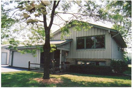 S58W25447 Crest Dr., Waukesha, WI 53189