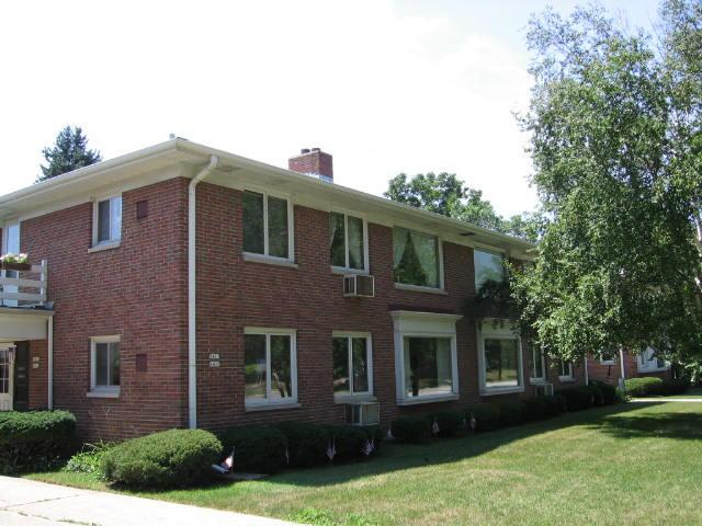 9423 W North Ave., Wauwatosa, WI 53226