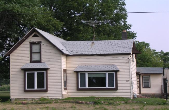 129 E School St., Sharon, WI 53147