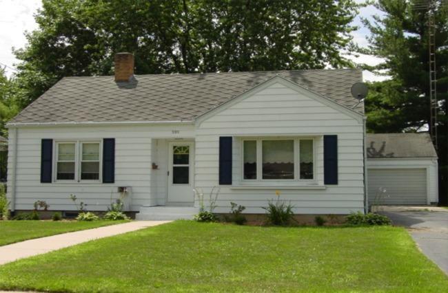 305 Page St., Elkhorn, WI 53121