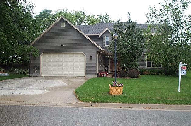 612 Sweetbriar Ln., Watertown, WI 53098
