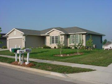 2460 Emslie Dr., Waukesha, WI 53188
