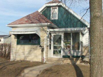 2318 S 75th St., West Allis, WI 53219