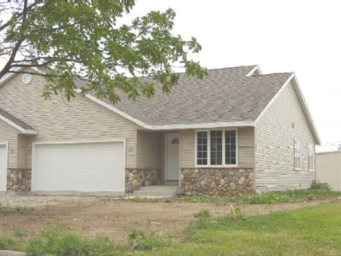 213 Westward Dr, Elkhorn, WI 53121