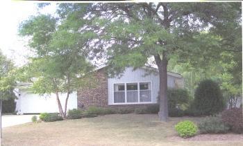 4460 Skylark Ln., Greendale, WI 53129