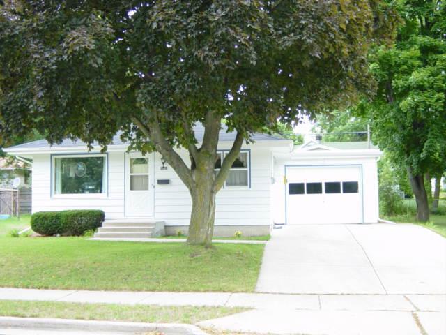 2128 Oaklawn Ave., Waukesha, WI 53188