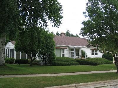 1015 Sunset Dr, West Bend, WI 53095