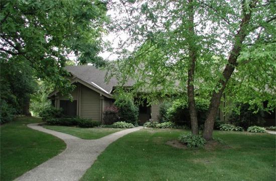 942 Duck Pond Rd., Fontana, WI 53125
