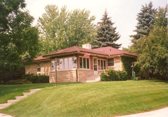 2307 Summit Ave., Waukesha, WI 53188