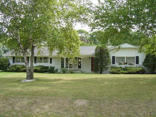 W164N5094 Lone Oak Ln., Menomonee Falls, WI 53051