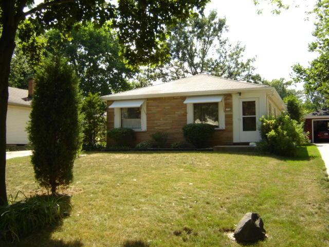 1733 N 119th St., Wauwatosa, WI 53226